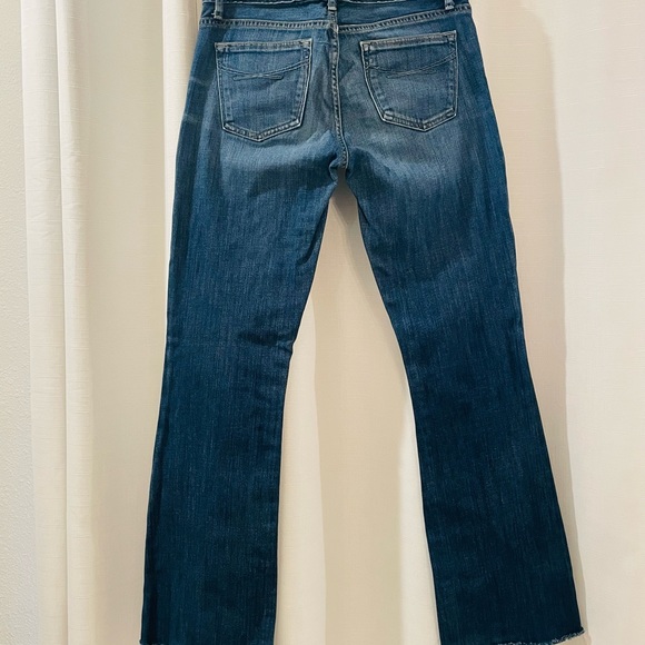 Gap 29/8 Long with vintage frayed on bottom - Picture 3 of 7